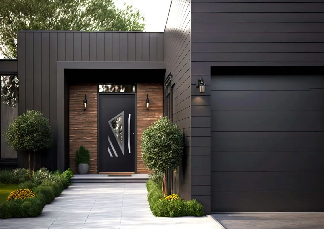 Antraciet voordeur met glasdecoratie naast een bijpassende garagedeur